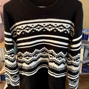Old Navy Black and White Sweater